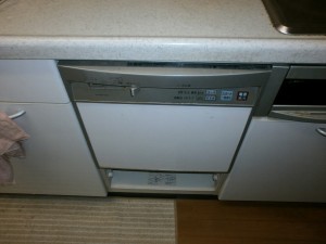 パナソニック製食器洗い乾燥機　NP-P45X1S1AA