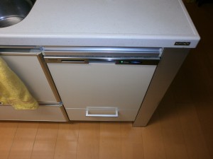 パナソニック製食器洗い乾燥機　NP-P45M1WS