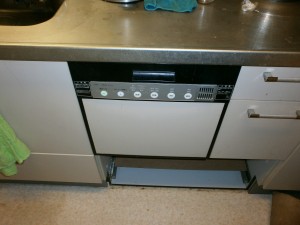 TOTO製食器洗い乾燥機　EUF100R