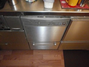 パナソニック製食器洗い乾燥機　NP-P45X1S1BB