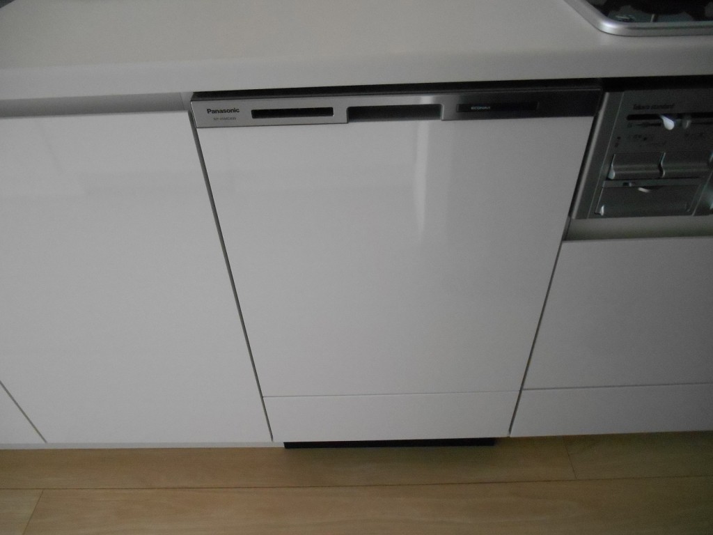 Panasonic製食器洗い乾燥機　NP-45MD6W