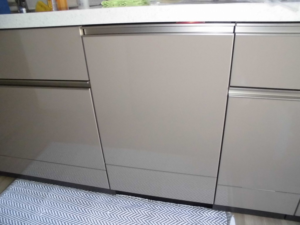 Panasonic製食器洗い乾燥機 NP-45KD7W
