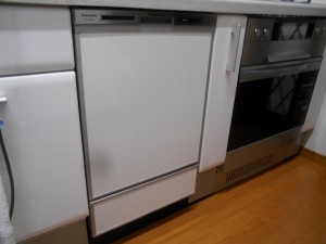 Panasonic製食器洗い乾燥機 NP-45MD9S　